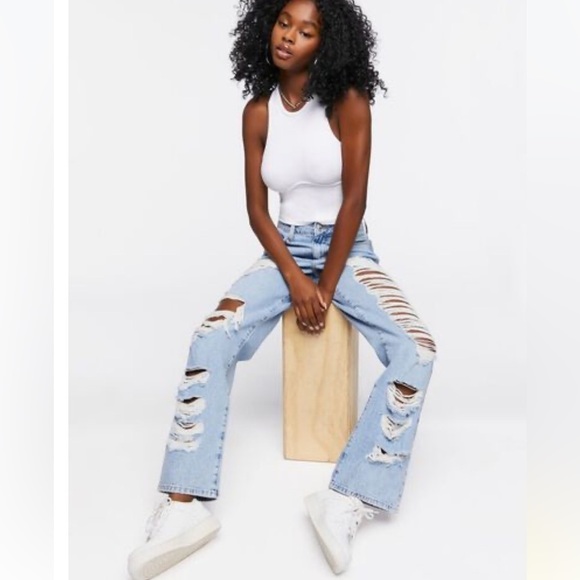 NWT Destroyed 90s-Fit Straight Jeans light wash distressed denim Forever 21 RARE - Picture 1 of 13